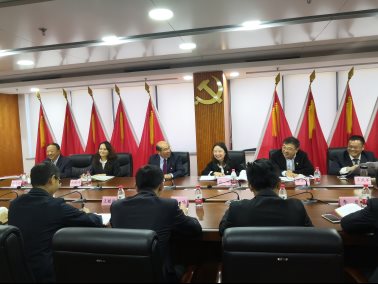 2-中国林业集团有限公司党群工作部部长雍娟同志代表集团公司党委讲话。